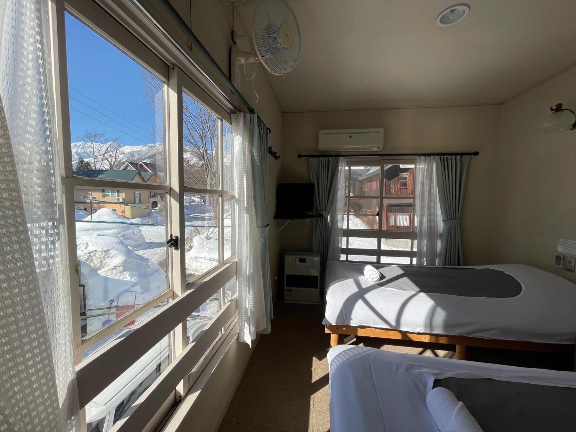 Bed and Breakfast Hakuba Snow Fox Exterior foto